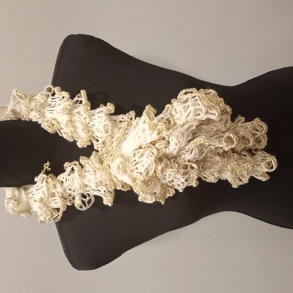 Handcrafted scarf - Picture 2 of 3